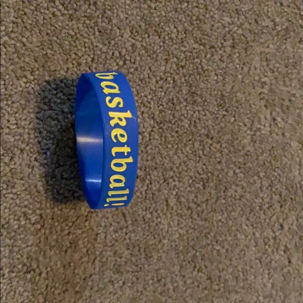 5 Wristbands.